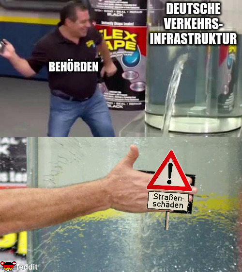 Ein Wassertank mit Leck und der Beschreibung "Deutsche Verkehrsinfrastruktur". Daneben ein Mann mit der Aufschrift "Behörden", der das Leck mit einem Klebeband verschließt, auf dem das Warnschild "Straßenschäden" abgebildet ist.