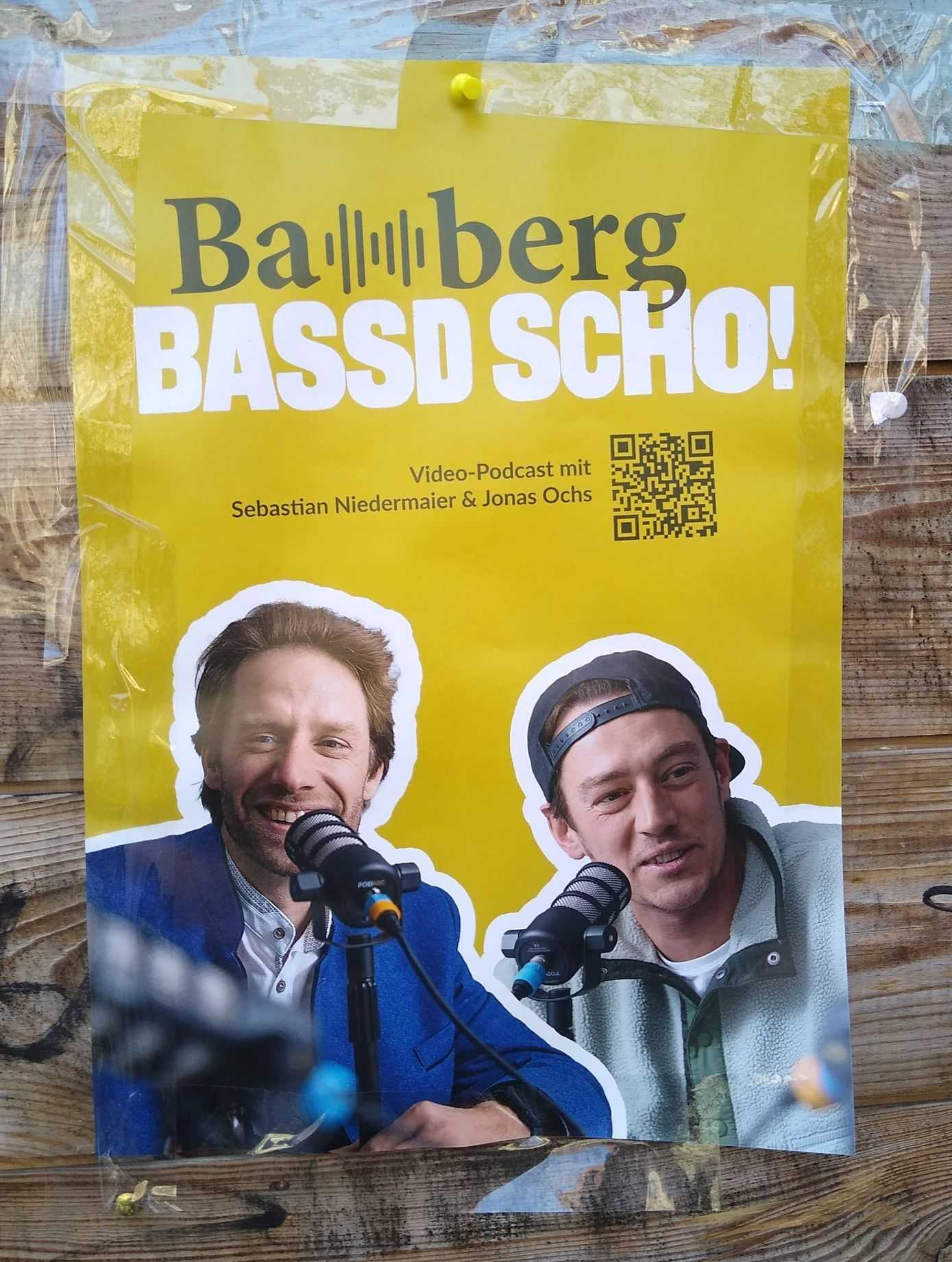 Werbeplakat für den Podcast "Bamberg bassd scho"mit Jonas Ochs und Sebastian Niedermaier 